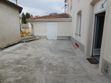 NANCY / QUARTIER FAC DE LETTRES : SUPERBE APPARTEMENT T4 RENOVÉ AVEC UNE GRANDE TERRASSE ET GARAGE - Photo 5