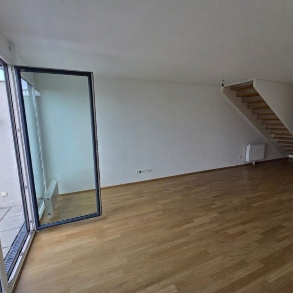 Moderne Maisonette Wohnung mit fantastischem Ausblick und Terrasse - Photo 1