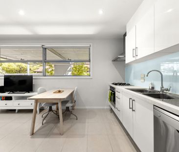 Private, Secure & Sunlit Ground-Floor Living Just 7km from the CBD - Photo 6