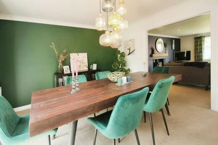 4 bedroom detached house to rent - Photo 5