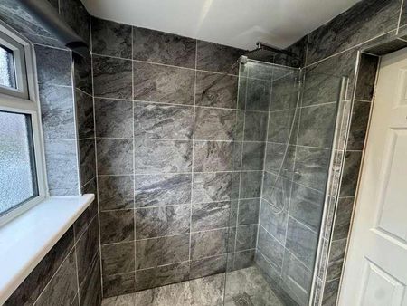 The Square, Grimsby, DN32 - Photo 4