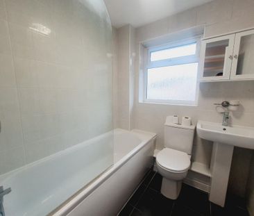 2 bedroom end of terrace house to rent - Photo 5