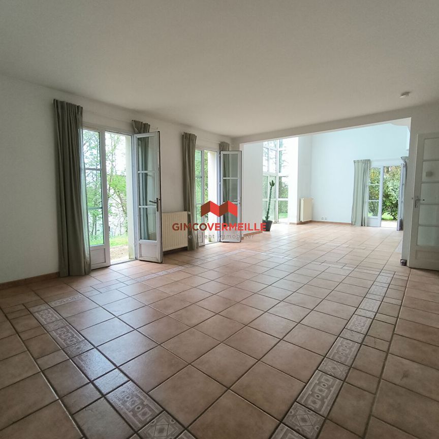 Location Maison 7 pièces 192m² - Photo 1