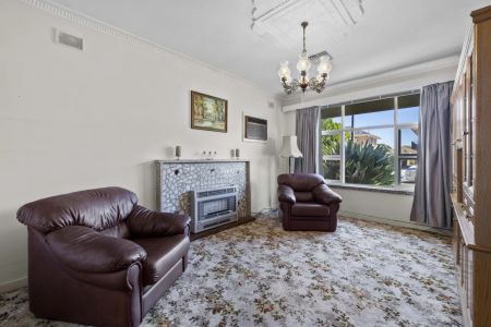 Spacious Family Home! Must See !! - Photo 2