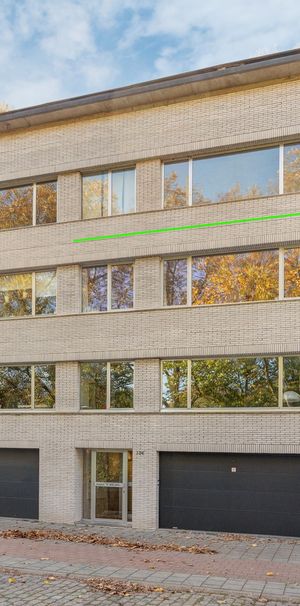 Ruim en lichtrijk appartement met terras en zicht op Boelaerpark - Foto 1