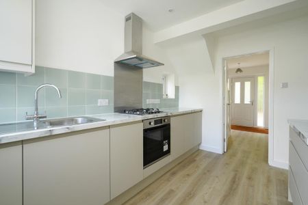 3 bedroom semi-detached house to rent - Photo 3