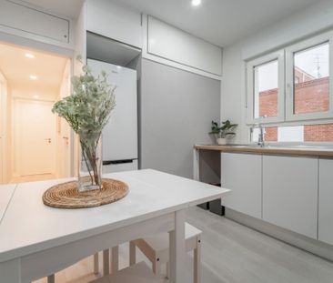 Modern room on Ganges Street - Photo 4