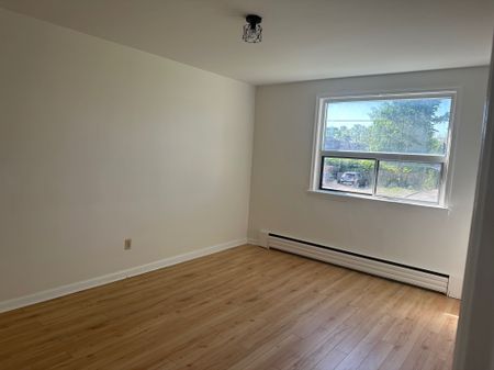 For Lease - 14 Vanevery Street Unit# Unit 3, Toronto, Ontario - Photo 2