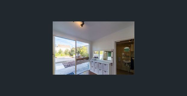 Character home full of vintage charm and style - Photo 1