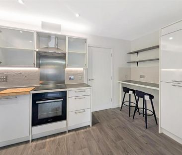 2 bedroom maisonette to rent - Photo 4