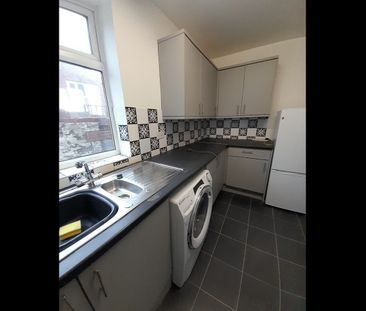 2 Bed Terraced House, Fairfield Street, M6 - Photo 3