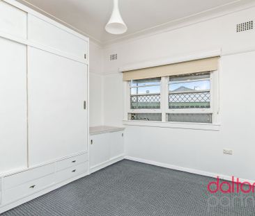 Renovated Three Bedroom Home - Photo 6