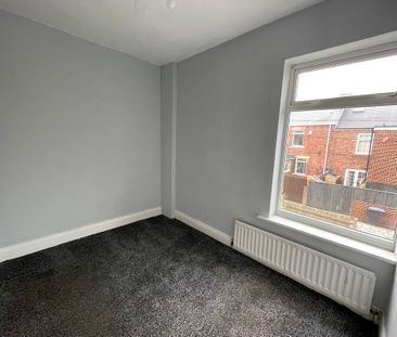 2 Bedroom Mid Terraced House - Photo 3