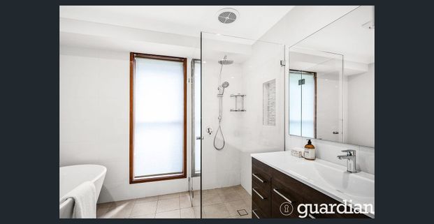 Spacious family home in prime location - Photo 1