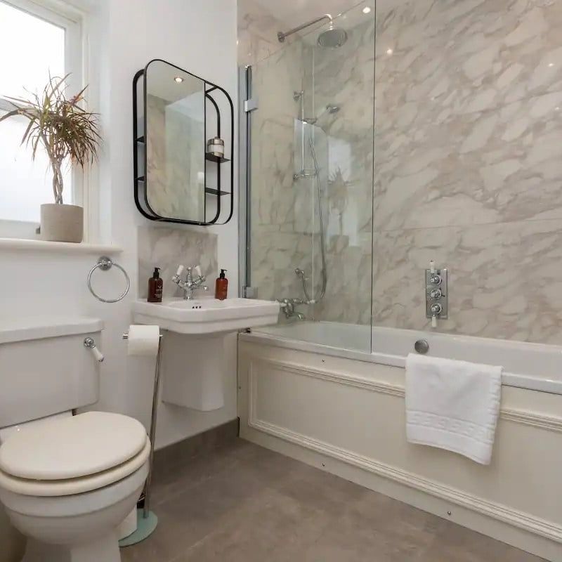 1 Bed Flat, Rotherwood Road, SW15 - Photo 1