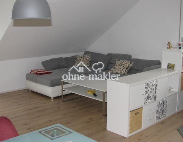 Schicke 2,5 - Zimmer-Dachgeschosswohnung mit Balkon und Küche - Photo 1
