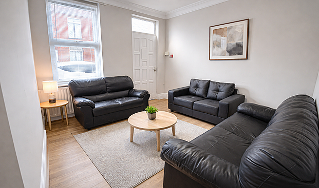 4-Bed Student Property - Photo 1