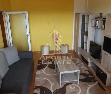 Apartament cu 2 camere,decomandat,in zona Intim. - Photo 2