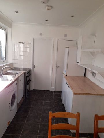 Room in a Shared House, Crewe Place, NW10 - Photo 5