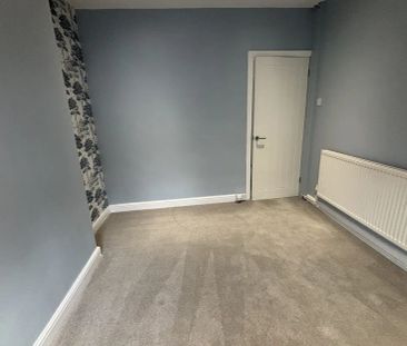 Long Acre, KIDDERMINSTER - Photo 2