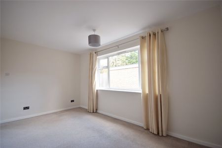 30, Slaid Hill Court, Leeds, West Yorkshire, LS17 8TJ - Photo 3