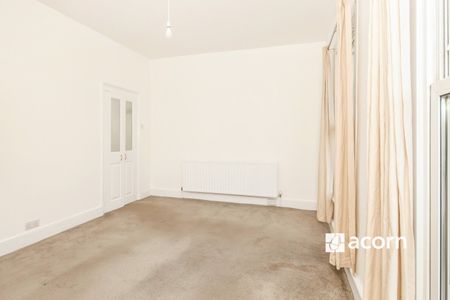 Flat to rent - Lordship Lane, London, SE22 - Photo 2