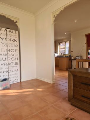 Altona Meadows - Photo 1