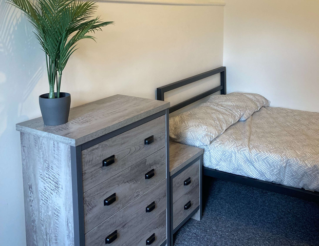 Spacious HMO - Photo 1