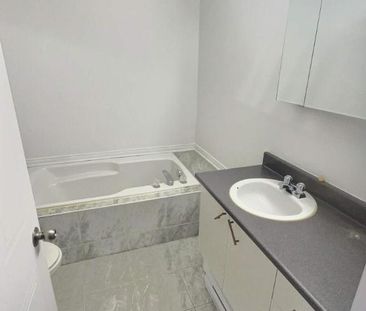 2 CH - 1 SDB - Charlemagne - $1,495 /mo - Photo 4