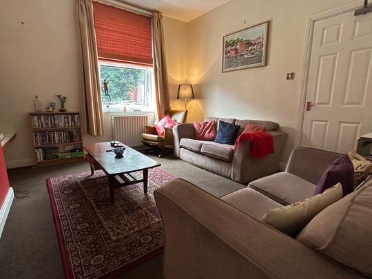 6 bedroom student home in Leeds. £130 pp/pw – BILLS INCLUDED - Photo 1