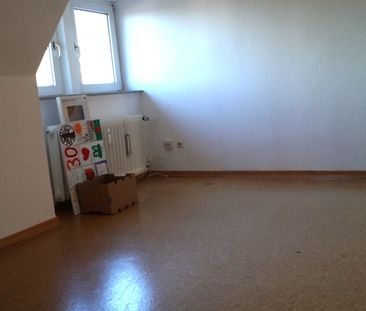 Charmante und ruhige Dachgeschosswohnung mit großem Balkon - Photo 1