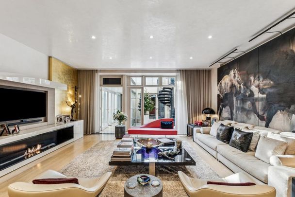 3 bedroom flat to rent - Photo 1