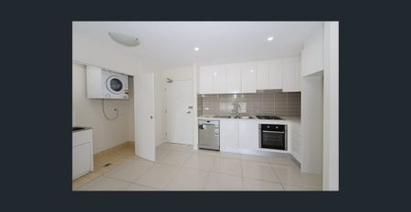 Spacious 2-Bed Apartment with Parking – Close to Shops & Station - Photo 4