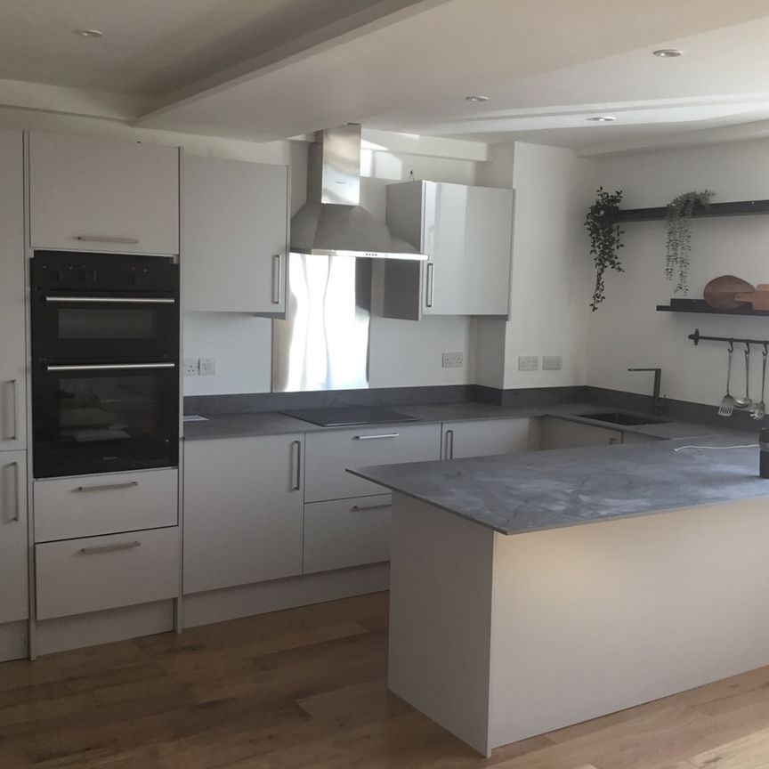 2 Bed Flat, Century House, SW16 - Photo 1