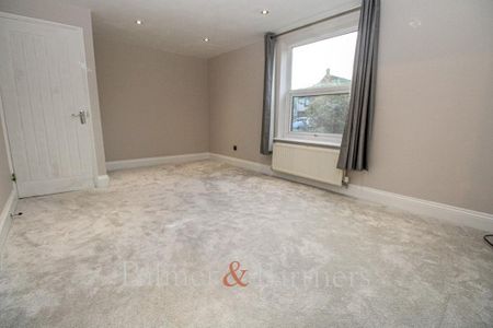 2 bedroom maisonette to rent - Photo 2