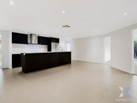 5 Bed, 2 Bath - Photo 4