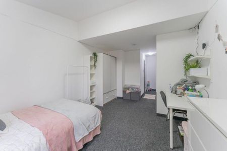 8 bedroom terraced house to rent - Photo 3
