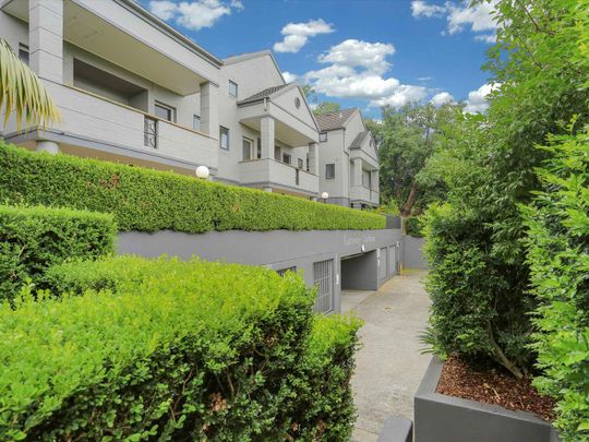 Light & Bright Unit in Perfect Location! - Photo 1