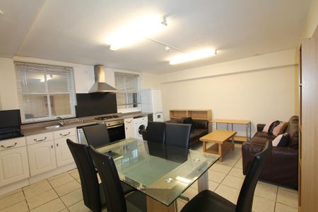 6 bedroom flat to rent - Photo 2