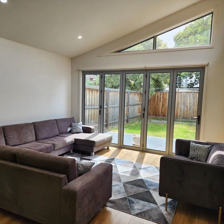 Laverton - Photo 1
