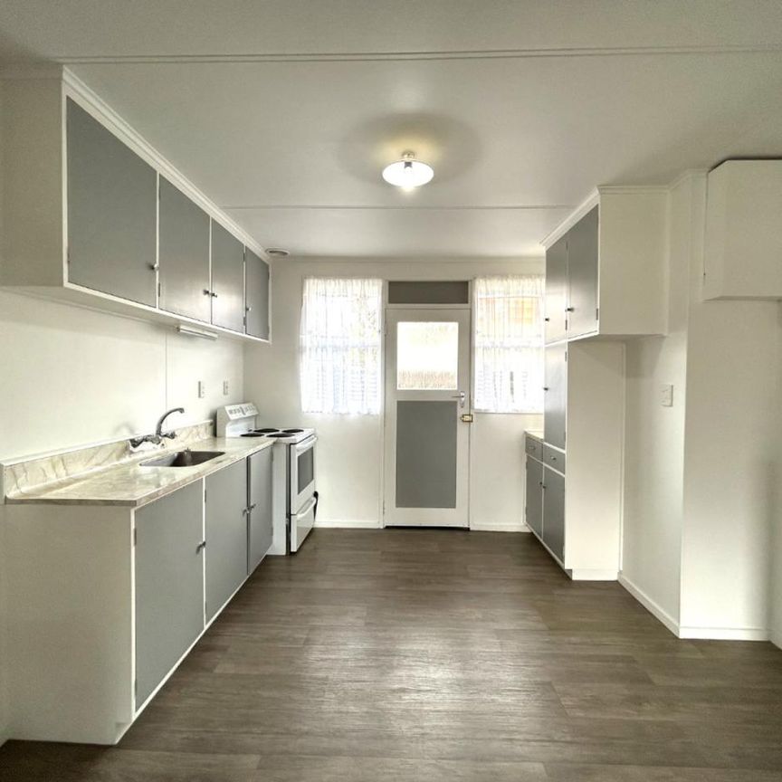 Warm 2 Bedroom Flat close to Nelson City and Schools - Photo 1