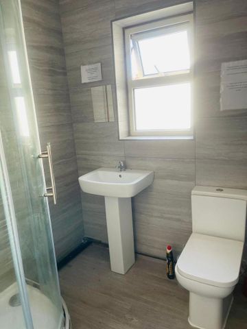 1 bedroom in a house share to rent - Photo 4