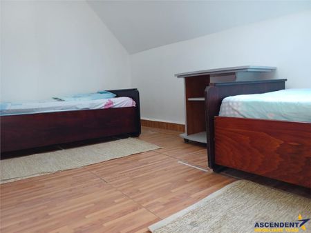 Casa si pentru cazare muncitori in zona parcului industrial - Fotografie 2