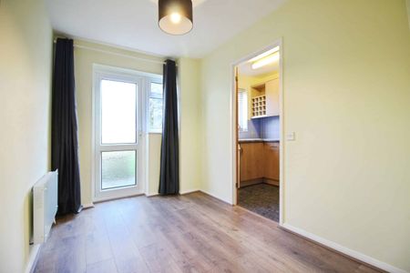 Nevis Close, Sparcells, Swindon, Swindon, SN5 - Photo 4