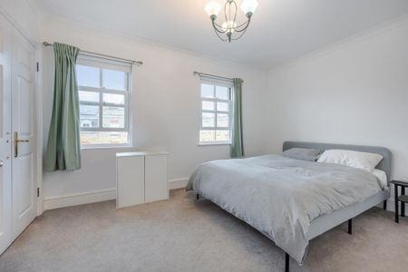 4 bedroom mews to rent - Photo 2