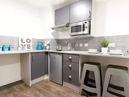 Classic - 2 Bed Flat - Photo 4