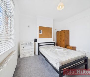 4 bedroom terraced house to rent - Photo 5