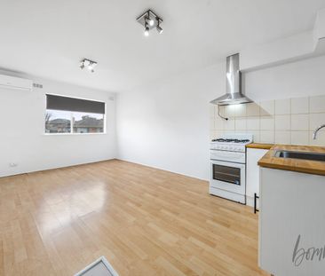 Newly Renovated 1-Bedroom Unit - Photo 4