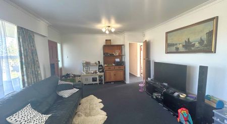 Large Four Bedroom - Photo 2