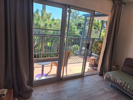 Ideal for a student or professional North facing and capturing lots of natural light - Photo 3